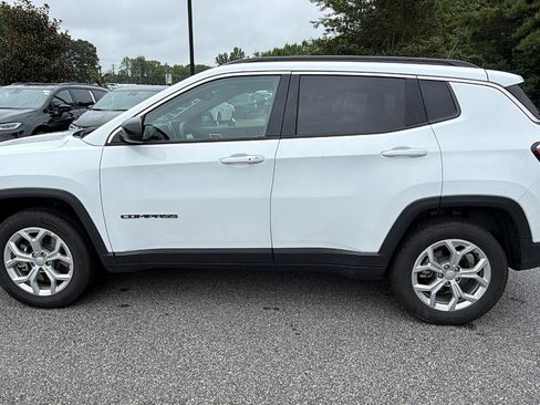 Used 2024 Jeep Compass Latitude AWD/4WD image 11