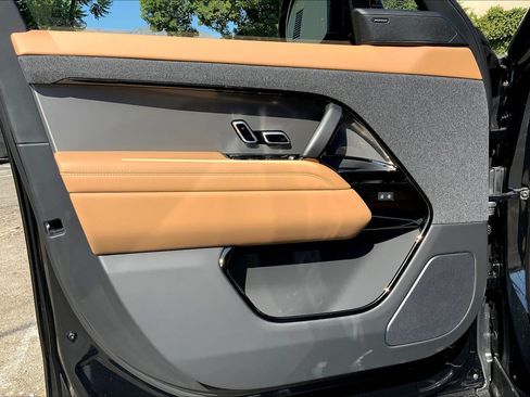 New 2025 Land Rover Range Rover Sport SE image 11