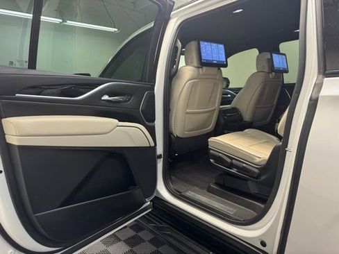 Used 2021 Cadillac Escalade ESV Sport image 27