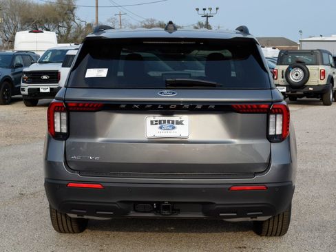 New 2026 Ford Explorer Active image 5