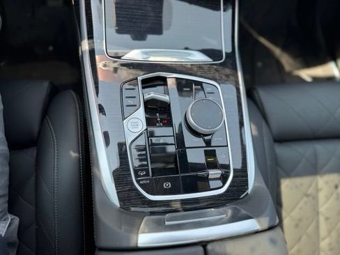 Used 2026 BMW X7 xDrive40i w/ M Sport Package AWD/4WD image 18