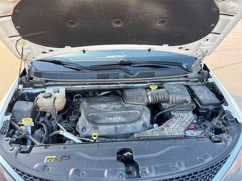 Used 2017 Chrysler Pacifica Touring image 33