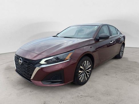 Used 2025 Nissan Altima 2.5 SV AWD/4WD image 11