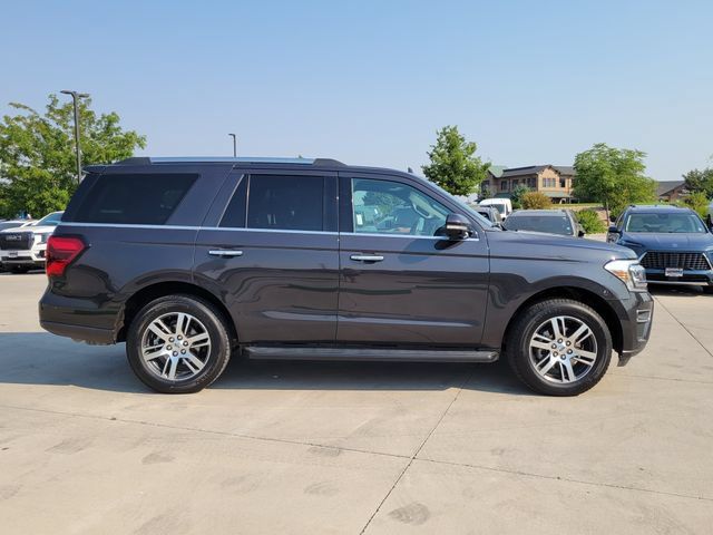 Used 2022 Ford Expedition Limited AWD/4WD image 2