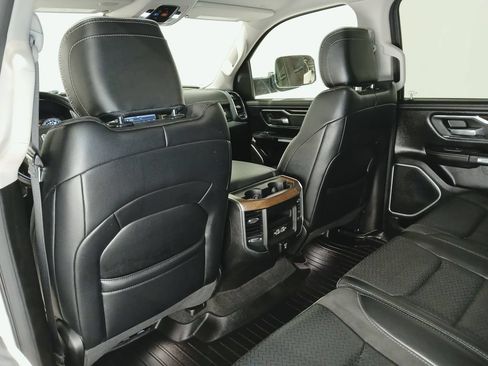 Used 2022 RAM 1500 Laramie AWD/4WD image 15