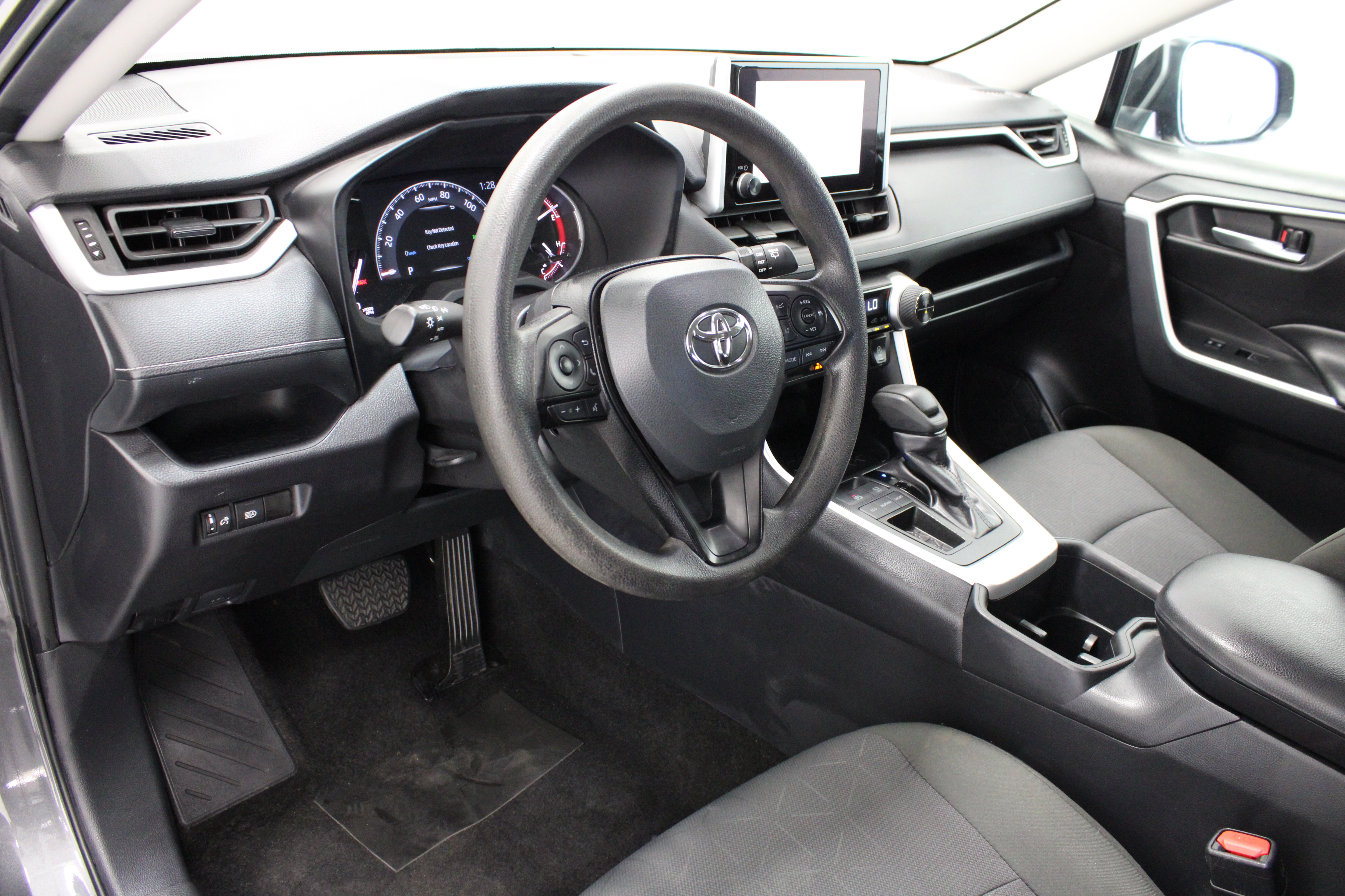 Used 2025 Toyota RAV4 XLE FWD image 13