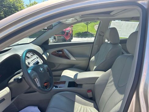 Used 2011 Toyota Camry XLE w/ XLE Extra-Value Pkg #2 FWD image 11