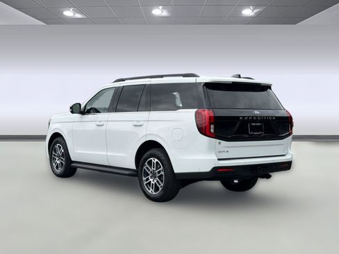 Certified 2025 Ford Expedition Active AWD/4WD image 3