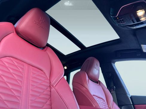 Used 2023 Maserati Levante Trofeo image 14