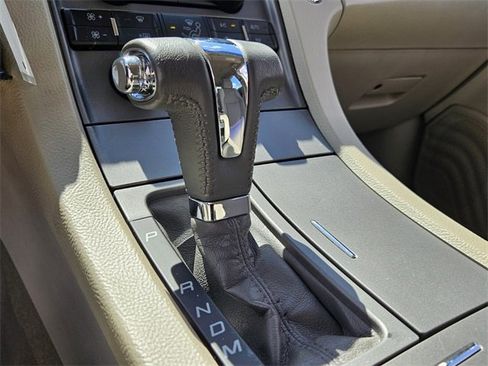 Used 2010 Ford Taurus SEL image 16