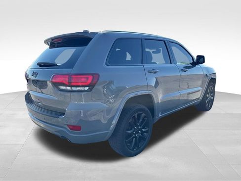 Used 2022 Jeep Grand Cherokee Laredo X AWD/4WD image 2