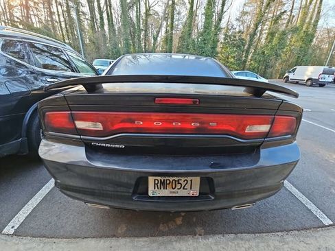 Used 2014 Dodge Charger SE w/ Sport Appearance Group image 4
