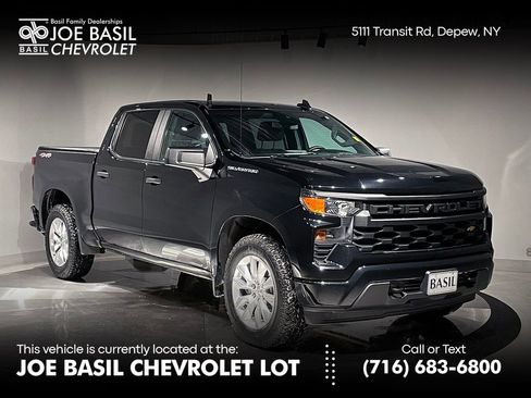 Used 2022 Chevrolet Silverado 1500 Custom image 1