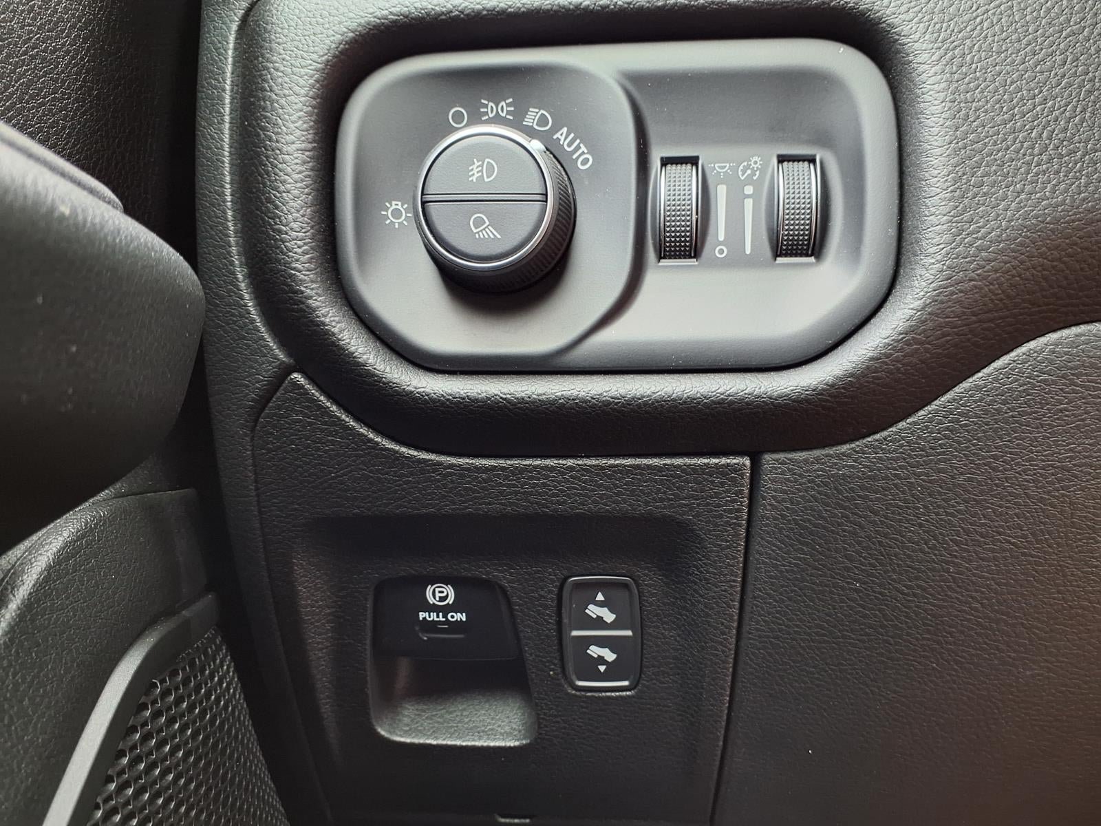 Used 2025 RAM 1500 Big Horn AWD/4WD image 17