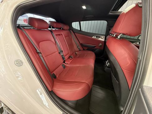 Used 2018 Kia Stinger GT1 image 12