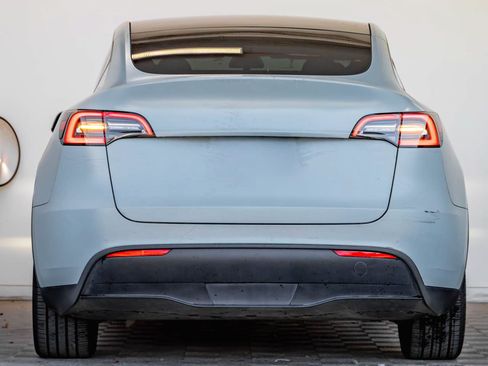 Used 2020 Tesla Model Y Long Range AWD/4WD image 5