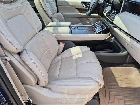 Used 2018 Lincoln Navigator Reserve w/ Technology Package AWD/4WD image 23