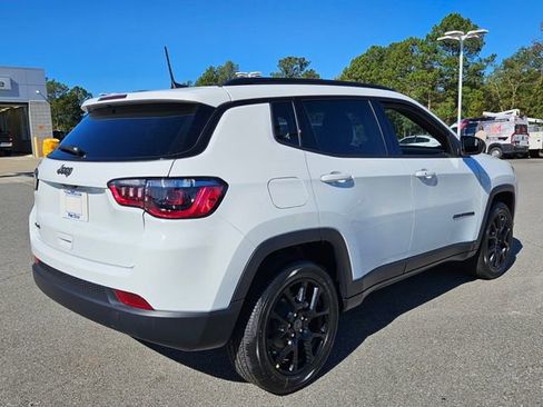 New 2026 Jeep Compass Latitude image 13