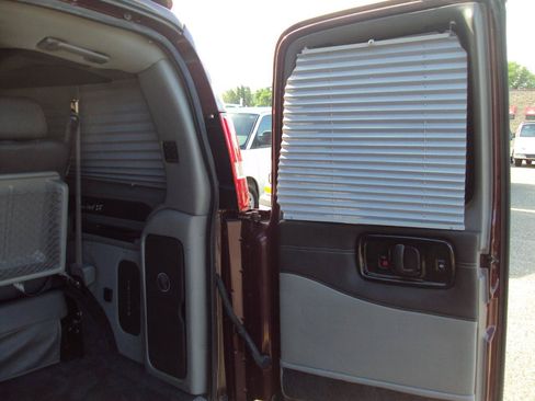 Used 2017 Chevrolet Express 2500 RWD image 9