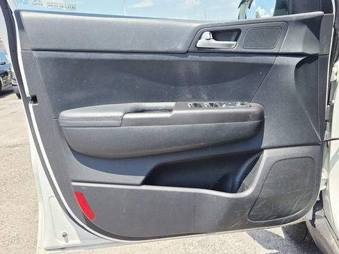 Used 2022 Kia Sportage LX AWD/4WD image 19