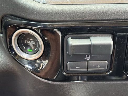 Used 2025 Chevrolet Silverado 1500 LTZ AWD/4WD image 19