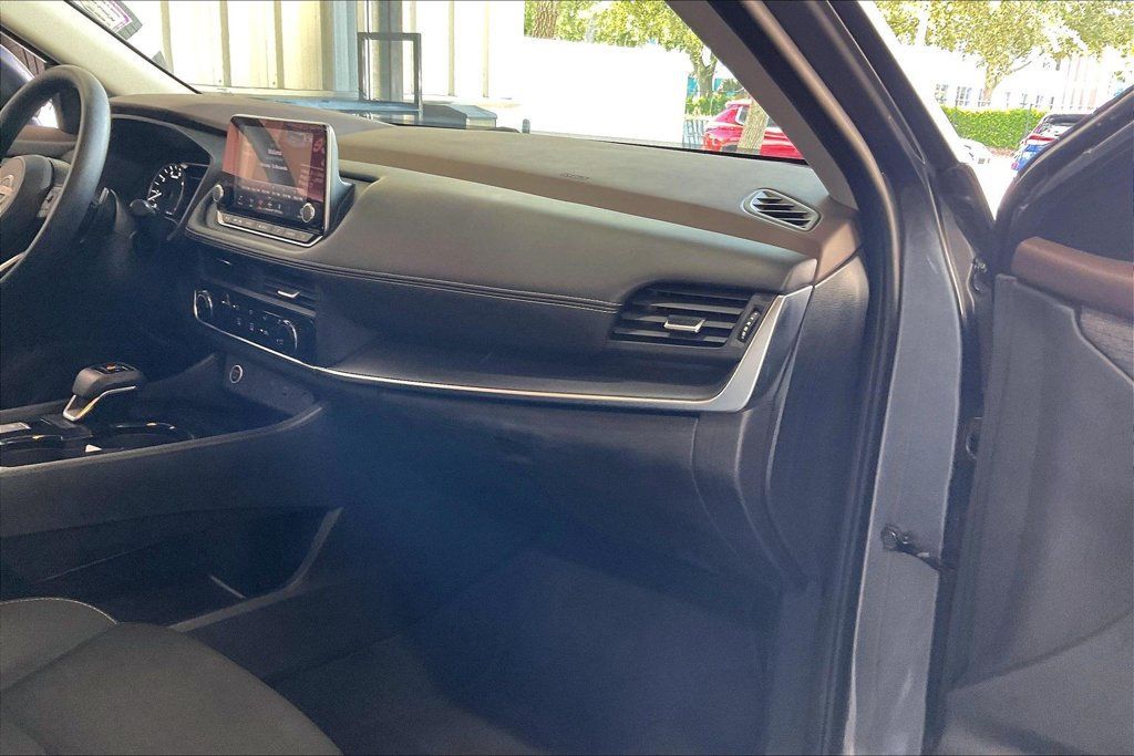 Used 2023 Nissan Rogue S AWD/4WD image 23