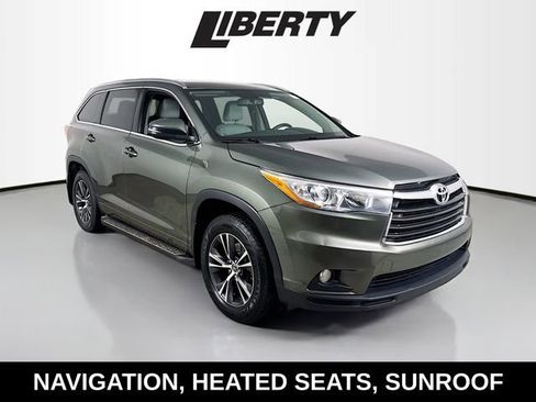 Used 2016 Toyota Highlander XLE image 1