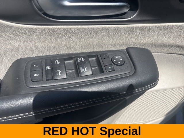 Used 2023 Chrysler Pacifica Touring-L FWD image 14