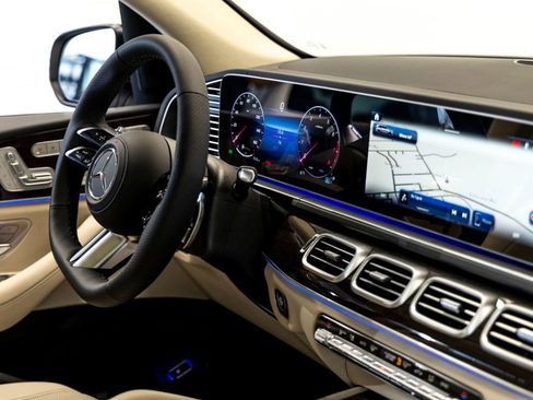 Used 2026 Mercedes-Benz GLS 450 4MATIC image 30