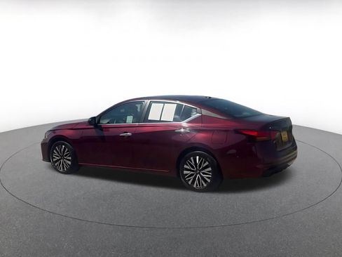 Used 2025 Nissan Altima 2.5 SV FWD image 9