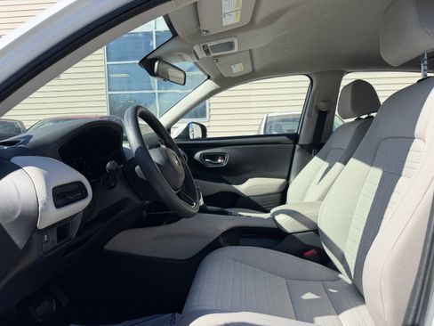 Used 2025 Honda HR-V LX image 15