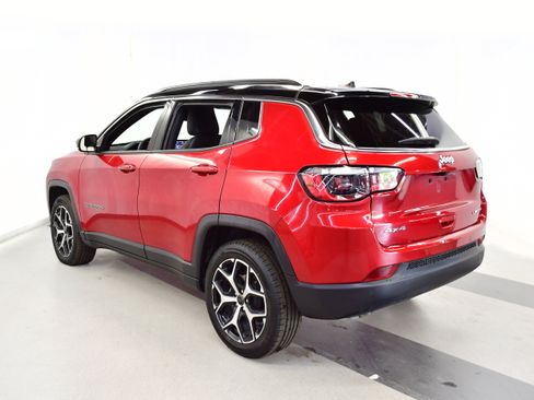 Used 2025 Jeep Compass Limited AWD/4WD image 5