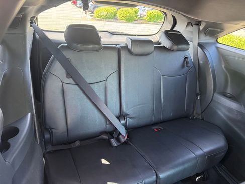 Used 2023 Toyota Sienna XSE AWD/4WD image 21