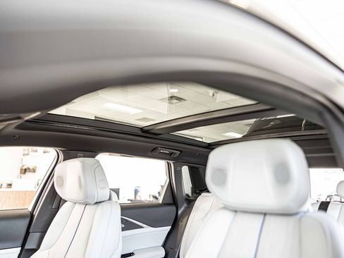 Used 2024 Cadillac Lyriq Sport image 21