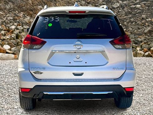 Used 2018 Nissan Rogue SV image 4