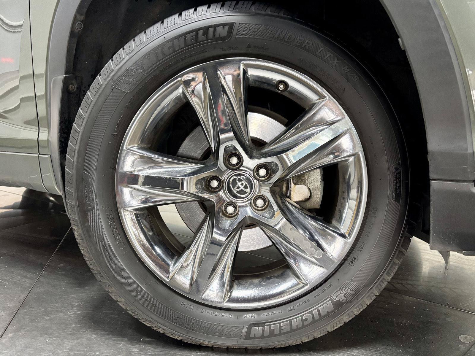 Used 2019 Toyota Highlander Limited Platinum AWD/4WD image 12