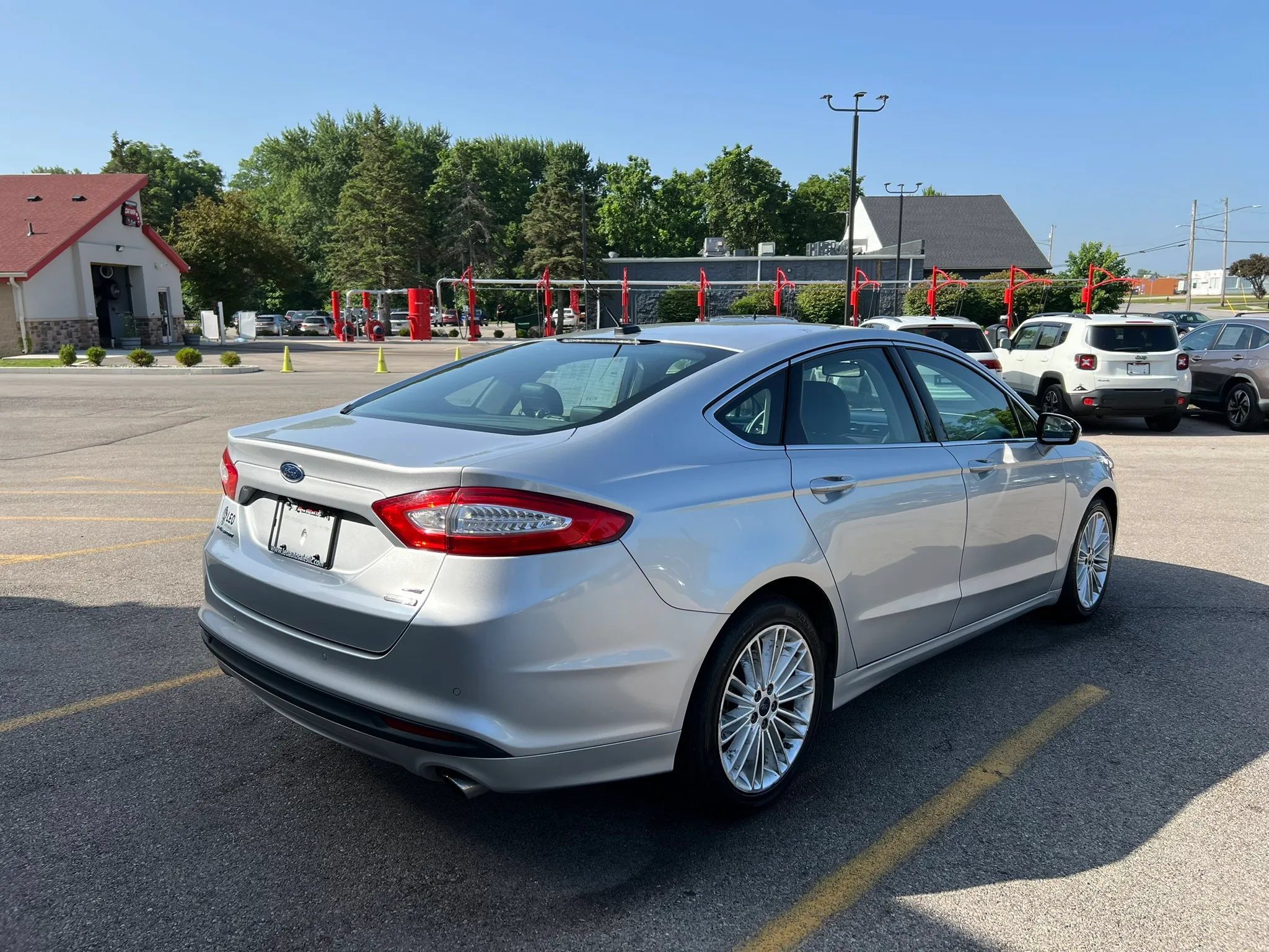 Used 2016 Ford Fusion SE w/ Equipment Group 202A FWD image 5
