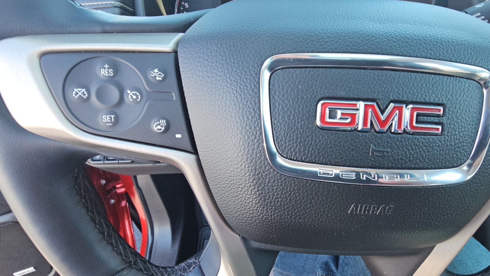 Used 2024 GMC Terrain Denali w/ Denali Premium Package AWD/4WD image 11