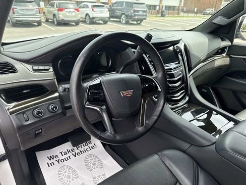 Used 2020 Cadillac Escalade Platinum AWD/4WD image 16
