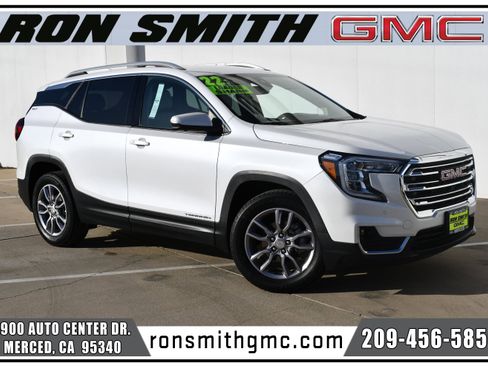 Used 2022 GMC Terrain SLT w/ Tech Package image 1