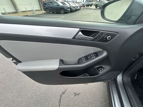 Used 2013 Volkswagen Jetta SEL Premium image 13