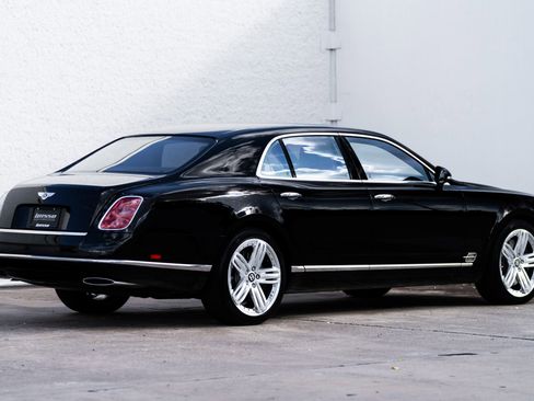 Used 2015 Bentley Mulsanne image 11