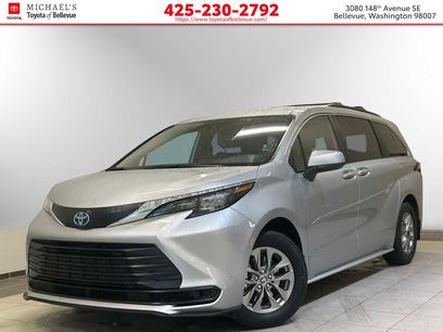 Used 2025 Toyota Sienna LE w/ Outdoor Package (TMS)