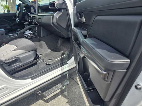 Used 2025 Toyota Tacoma TRD Off-Road image 10