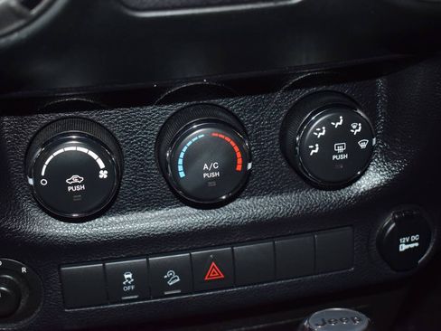 Used 2014 Jeep Wrangler Unlimited Sport w/ Quick Order Package 24S AWD/4WD image 93