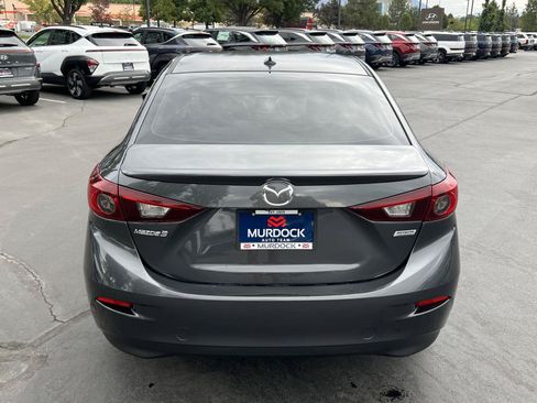 Used 2016 MAZDA MAZDA3 i Touring w/ Popular Equipment Package FWD image 9