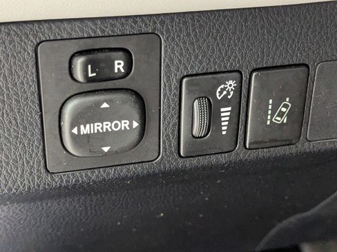 Used 2017 Toyota RAV4 Limited image 18