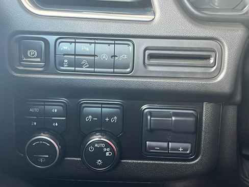 Used 2021 Chevrolet Tahoe Z71 w/ Z71 Off-Road Package AWD/4WD image 25