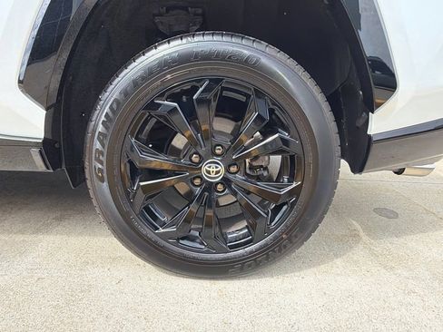 Used 2025 Toyota RAV4 XSE w/ Advanced Technology Package AWD/4WD image 8