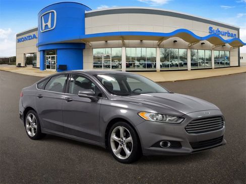 Used 2013 Ford Fusion SE image 2